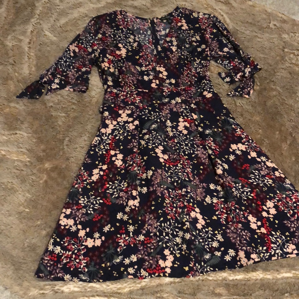 NWT- Jessica Simpson short bow tie sleeve dress